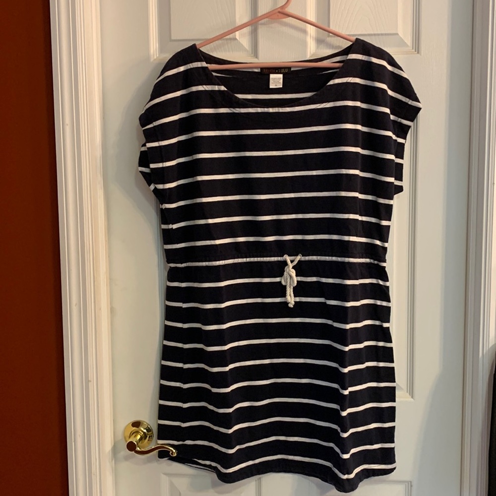 Navy blue and white dress size XL